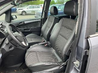 Opel Zafira 2.2 16V Direct Ecotec MPV picture 18