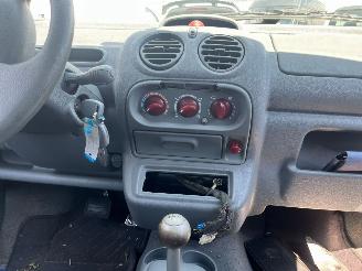 Renault Twingo 1.2 16V Hatchback 2Dr Benzine 1 149cc 55kW picture 16