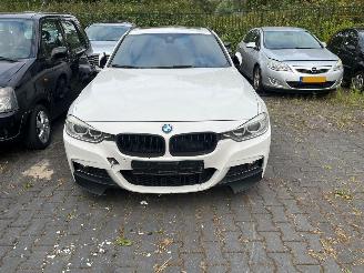 Vaurioauto  passenger cars BMW 3-serie 320d 2.0 16V Combi/o  Diesel 1.995cc 135kW (184pk) 2015/3