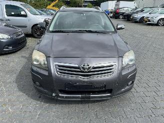 damaged passenger cars Toyota Avensis 2.0 16V VVT-i D4 Combi/o  Benzine 1.998cc 108kW (147pk) 2007/1