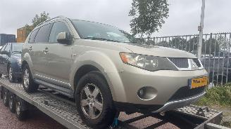 Damaged car Mitsubishi Outlander 2.4 16V Mivec 4x2 SUV  Benzine 2.360cc 125kW (170pk) 2010/1