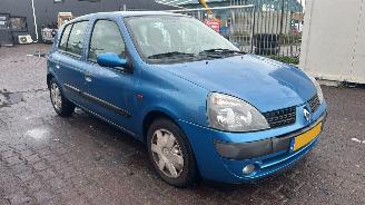 skadebil auto Renault Clio  2002/1