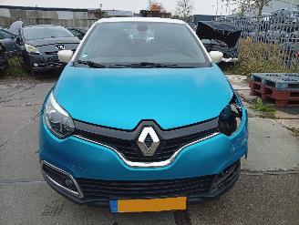 damaged passenger cars Renault Captur  2014/1