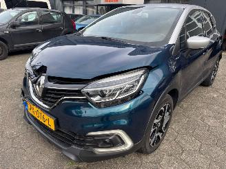 krockskadad bil auto Renault Captur 0.9 TCe Bose 2019/2