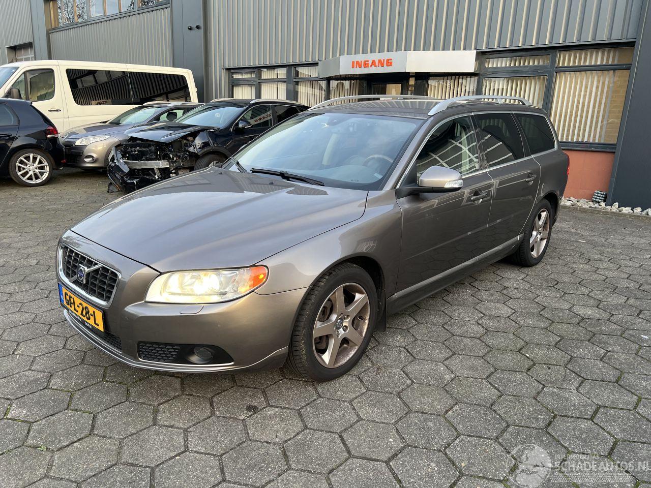 Volvo V-70 2.5T Kinetic