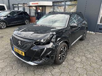 damaged passenger cars Peugeot 2008 1.2 PureTech Allure Automaat 2020/12