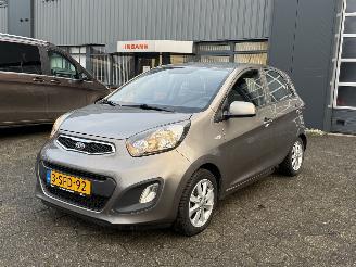 Damaged car Kia Picanto 1.0 CVVT ISG 2013/11