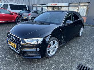 Damaged car Audi A3 Sportback 35 TFSI CoD Advance 2019/5