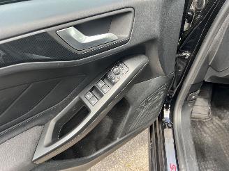 Ford Focus 1.0 EcoBoost Titanium X Business picture 12