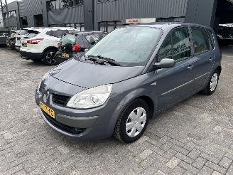uszkodzony samochody osobowe Renault Scenic 1.6-16V Privilège Comfort 2006/10