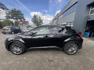 Toyota CH-R 2.0 Hybrid Executive picture 2