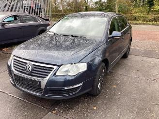 Coche siniestrado Volkswagen Passat Passat (3C2), Sedan, 2005 / 2010 1.6 FSI 16V 2006/2