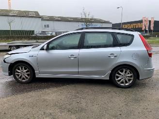 Hyundai I-30 1.6 CVVT 16V Combi/o  Benzine 1.591cc 93kW (126pk) FWD 2008-02/2012-06 (F5P6; F5PA; F5PE; F5PI) G4FCG picture 8