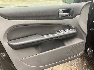 Ford Focus 1.6 TDCi 16V 100 Hatchback  Diesel 1.560cc 74kW (101pk) FWD 2007-11/2007-12  G8DC picture 21