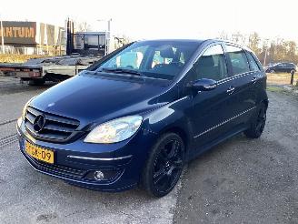 skadebil auto Mercedes B-klasse 2.0 B-200 16V Hatchback  Benzine 2.034cc 100kW (136pk) FWD 2005-03/2011-11 (245.233) M266960 2006/1