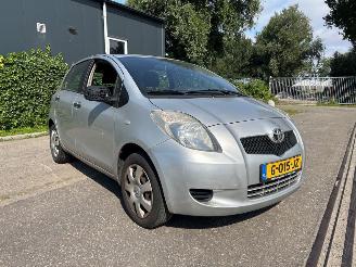 Voiture accidenté Toyota Yaris 1.0 12V VVT-i Hatchback  Benzine 998cc 51kW (69pk) FWD 2005-08/2011-12 (KSP90) 1KRFE 2007/12