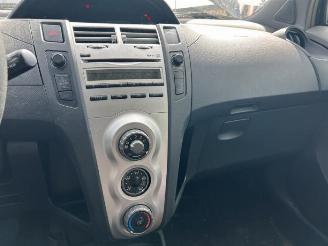 Toyota Yaris Yaris II (P9), Hatchback, 2005 / 2014 1.0 12V VVT-i picture 21
