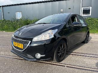 Coche accidentado Peugeot 208 1.4 HDi Hatchback  Diesel 1.398cc 50kW (68pk) FWD 2012-03/2019-12 (CA8HP; CC8HP) DV4C; 8HP 2013/2