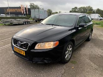 Avarii autoturisme Volvo V-70 2.0 T 16V Combi/o  Benzine 1.999cc 149kW (203pk) FWD 2009-09/2011-12 (BW44) B4204T6 2010/8