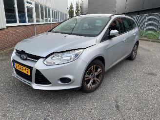 Avarii autoturisme Ford Focus 1.0 Ti-VCT EcoBoost 12V 100 Combi/o  Benzine 998cc 74kW (101pk) FWD 2012-02/2018-05  M2DA 2013/12