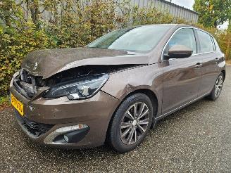 uszkodzony samochody osobowe Peugeot 308 1.6 16V THP Hatchback 4Dr Benzine 1.598cc 92kW 2014/1