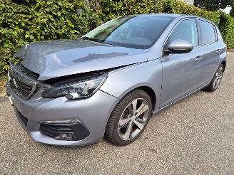 uszkodzony samochody osobowe Peugeot 308 1.2 12V e-THP PureTech 130 2020/1