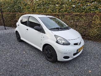 uszkodzony samochody osobowe Toyota Aygo 1.0-12V Cool 2011/3