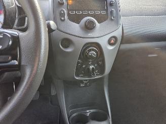 Peugeot 108  picture 10