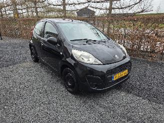 krockskadad bil auto Peugeot 107 Access Accent 2013/8