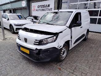 damaged passenger cars Peugeot Partner  2024/8