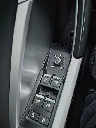 Audi Q3 S-Line DSG Matrix Leder Camera 2.0 tdi picture 17