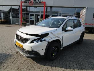 Vaurioauto  passenger cars Peugeot 2008 1.2 2017/8