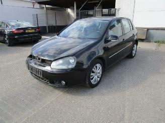 uszkodzony samochody osobowe Volkswagen Golf 1.6 tdi 2008/8