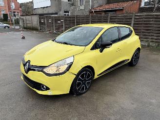 uszkodzony samochody osobowe Renault Clio 4 2013/9