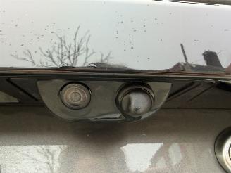 Land Rover Discovery 3.0 HSE SD6 picture 24