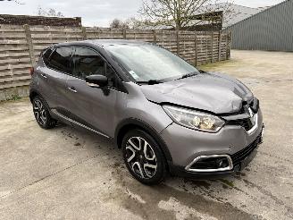 Vaurioauto  passenger cars Renault Captur 1.5 DCI 2015/8