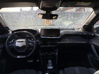 Peugeot 208 GT AUTOMATIC picture 6