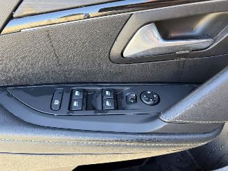 Peugeot 208 GT AUTOMATIC picture 18