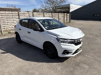 Vaurioauto  passenger cars Dacia Sandero 3 1.0i 2024/7