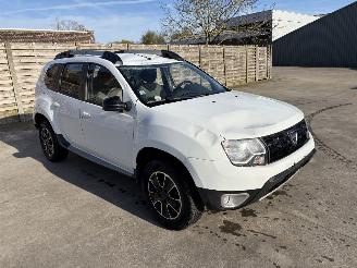 Vaurioauto  passenger cars Dacia Duster 4x4 2017/5