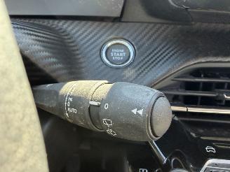 Peugeot 208  picture 12