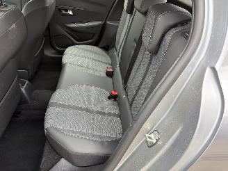 Peugeot 208  picture 7