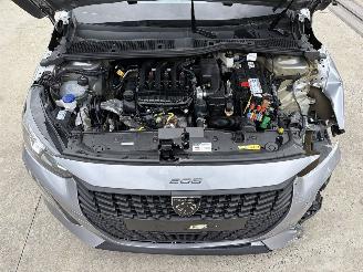 Peugeot 208  picture 18