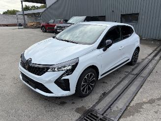 Vaurioauto  passenger cars Renault Clio VAT CAR, NETTO PRICE 1.0i - 12V TURBO TCE 100 ECO-G 2025/12