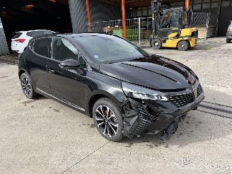 Vaurioauto  passenger cars Renault Clio 1.0i - 12V TURBO TCE 100 2025/3