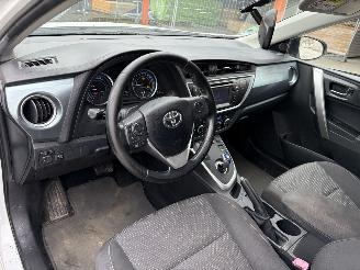 Toyota Auris 1.8i - 16V HYBRID picture 3