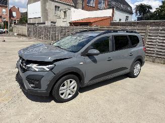 Vaurioauto  passenger cars Dacia Jogger 1.6i - 16V SCE 140 E-TECH 2023/10