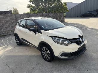 Vaurioauto  passenger cars Renault Captur 0.9i - 12V TURBO TCE 90 2018/3