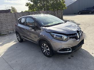 Vaurioauto  passenger cars Renault Captur 1.2i - 16V TURBO TCE 120 2017/3