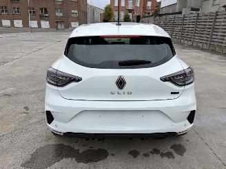 Renault Clio E-Tech 145 picture 18